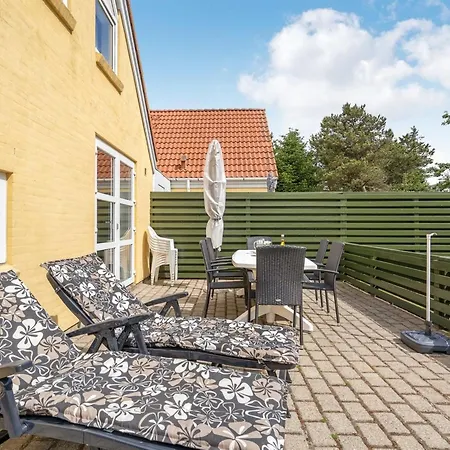 Urda - 1km From The Sea By Interhome